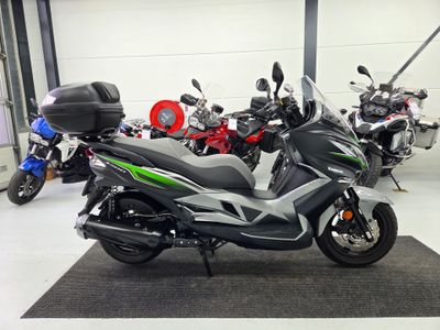 KAWASAKI J 300 SPECIAL EDITION – foto 2