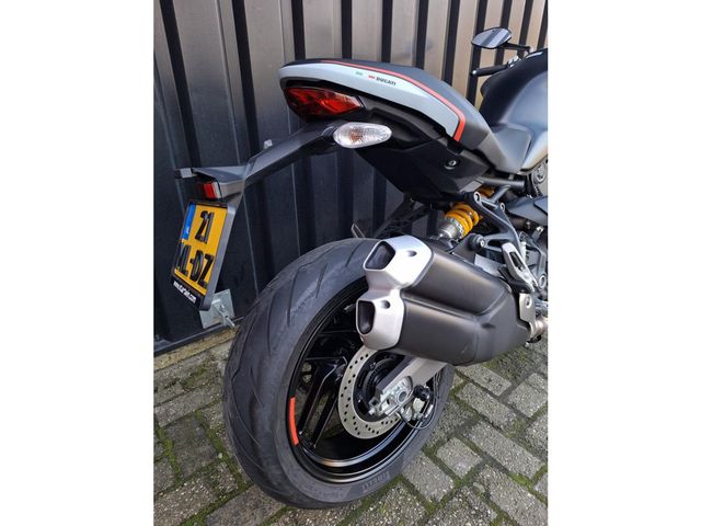 ducati - monster-821-stealth