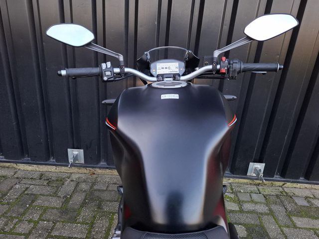 ducati - monster-821-stealth