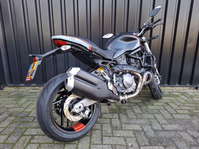 ducati - monster-821-stealth