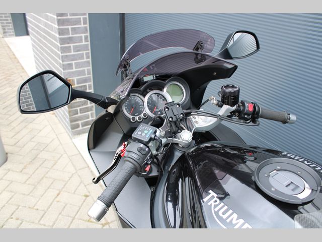 triumph - sprint-st-1050-abs