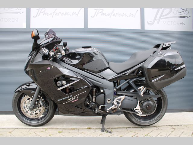triumph - sprint-st-1050-abs