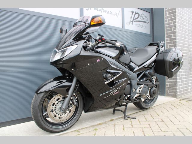 triumph - sprint-st-1050-abs