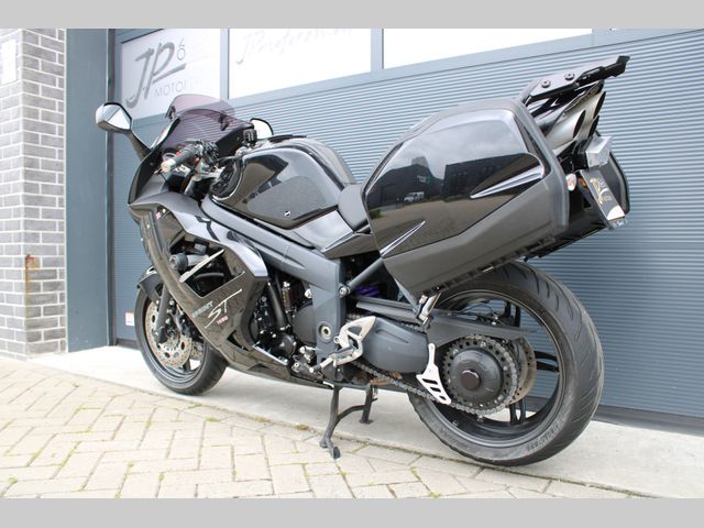 triumph - sprint-st-1050-abs