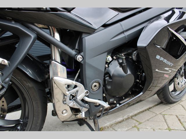 triumph - sprint-st-1050-abs