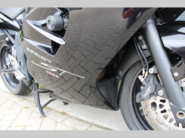 triumph - sprint-st-1050-abs