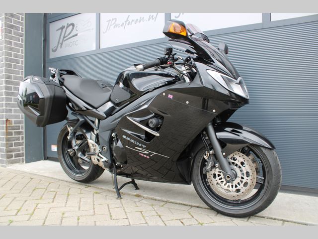 triumph - sprint-st-1050-abs