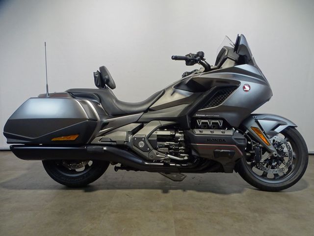honda - gl-1800-goldwing-f6b