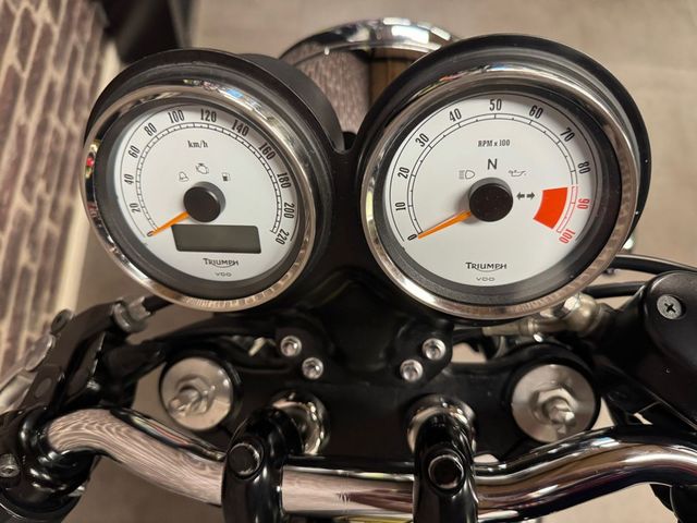 triumph - thruxton