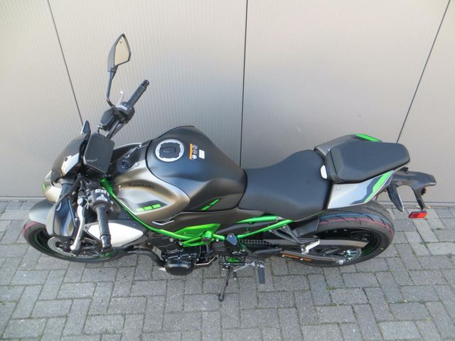 kawasaki - z900