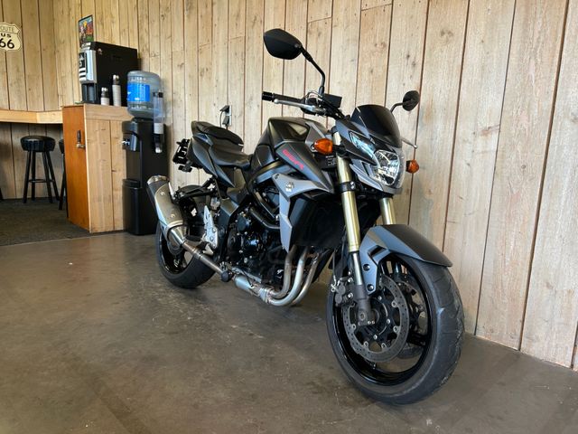 suzuki - gsr-750-a