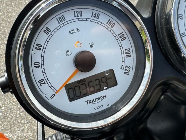triumph - thruxton-900