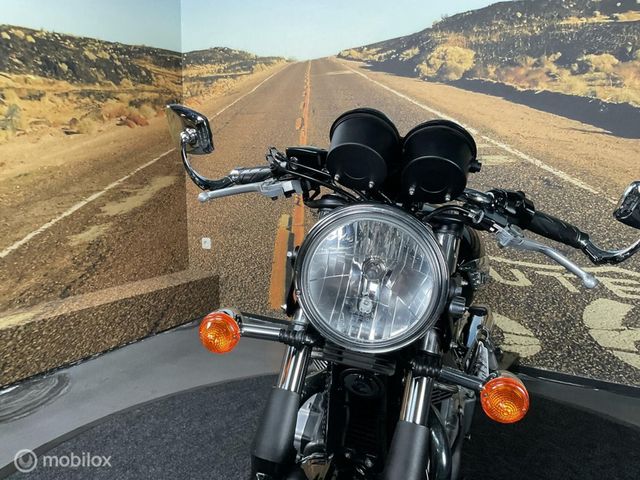 triumph - thruxton-900