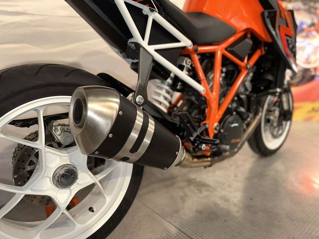 ktm - 1290-super-duke-r