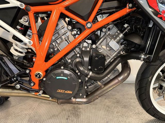 ktm - 1290-super-duke-r