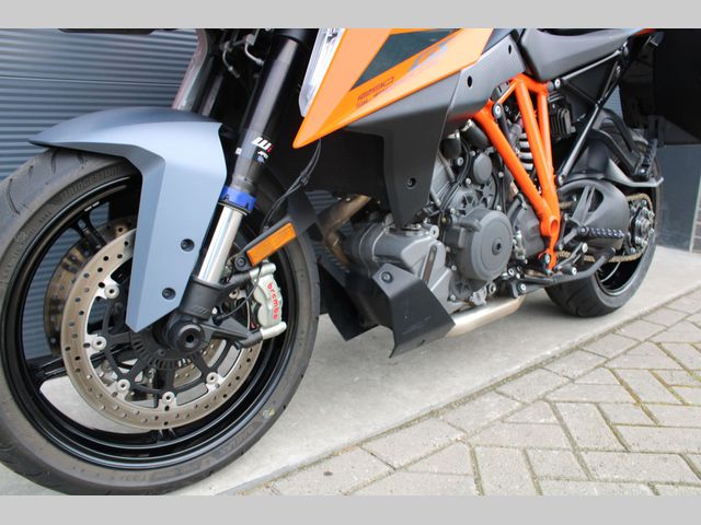 ktm - 1290-super-duke-gt