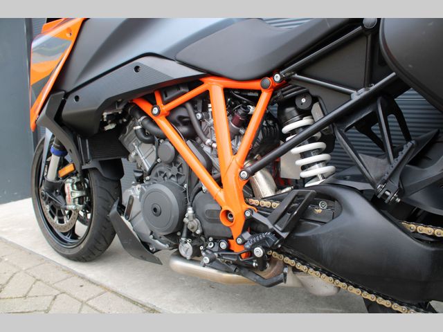 ktm - 1290-super-duke-gt
