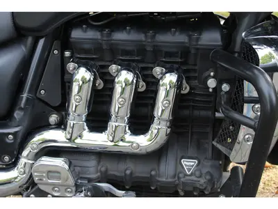 TRIUMPH ROCKET III CLASSIC – foto 2