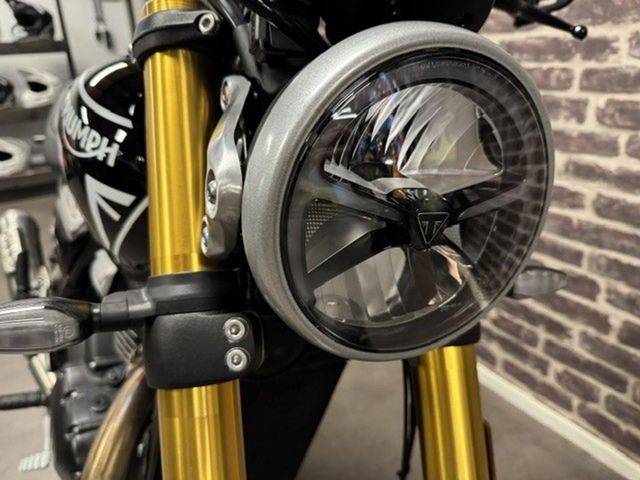 triumph - speed-400
