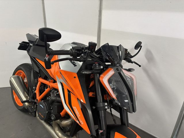 ktm - 1290-super-duke-r