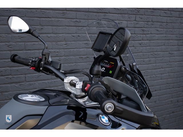 bmw - r-1300-gs-triple-black