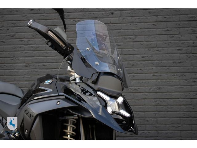 bmw - r-1300-gs-triple-black