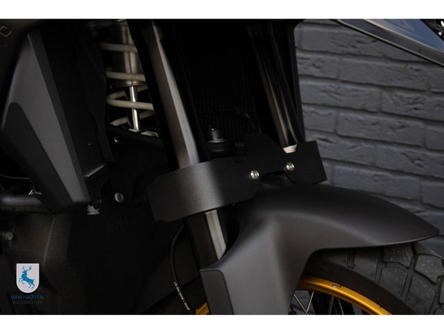 bmw - r-1300-gs-triple-black