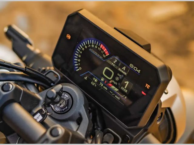 suzuki - gsx-8t