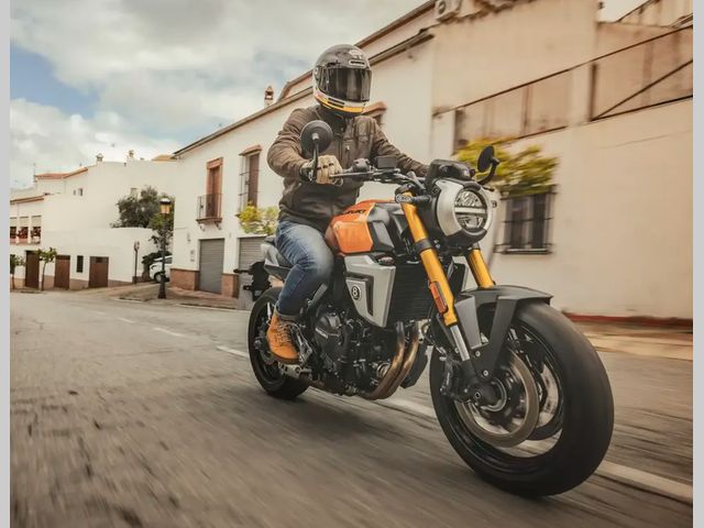 suzuki - gsx-8t