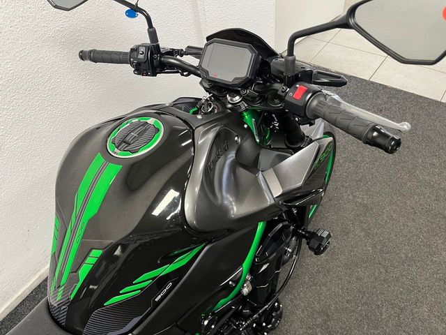kawasaki - z900