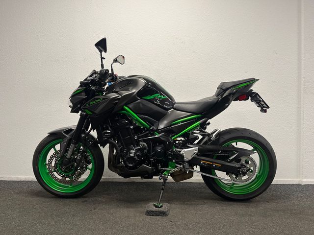 kawasaki - z900