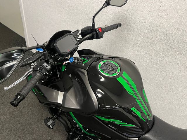 kawasaki - z900