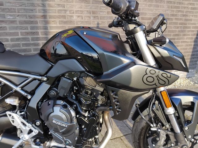 suzuki - gsx-8s