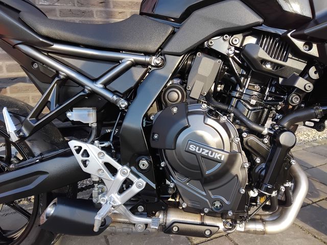 suzuki - gsx-8s