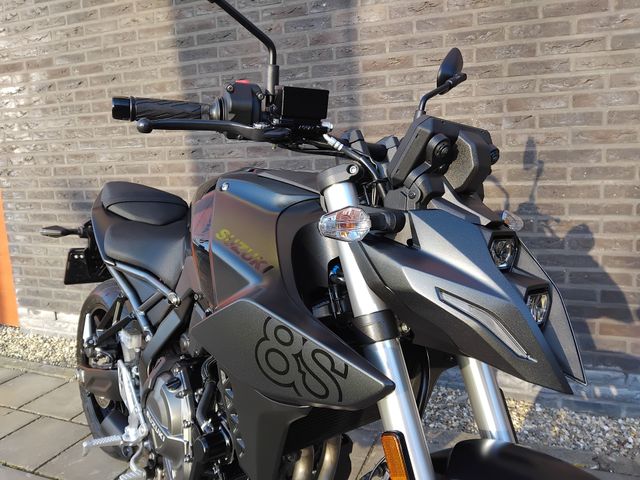 suzuki - gsx-8s
