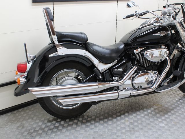 suzuki - intruder-c-800-classic