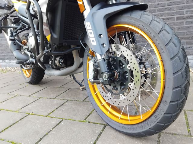 QJMOTOR - srt-800-sx-touring