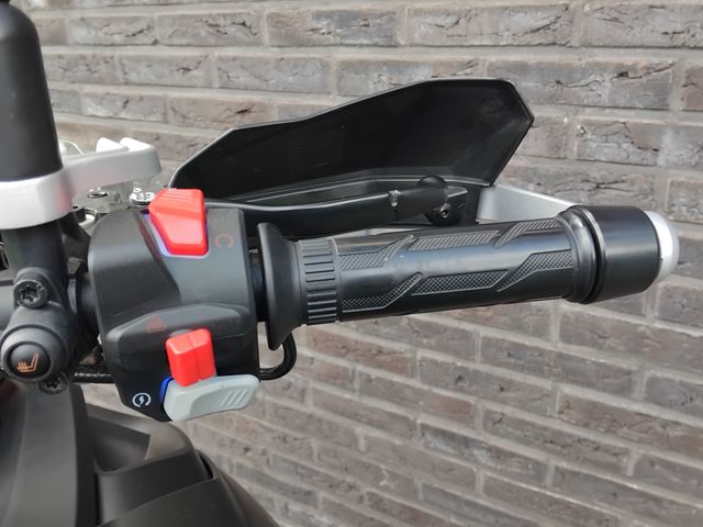 QJMOTOR - srt-800-sx-touring