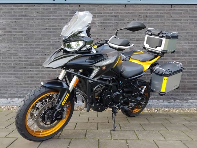 QJMOTOR - srt-800-sx-touring