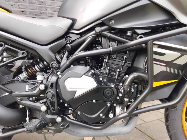 QJMOTOR - srt-800-sx-touring