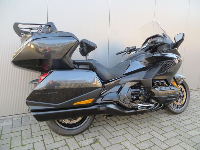 honda - gl-1800-goldwing-touring