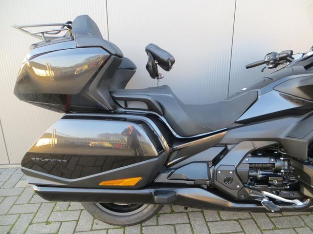 honda - gl-1800-goldwing-touring