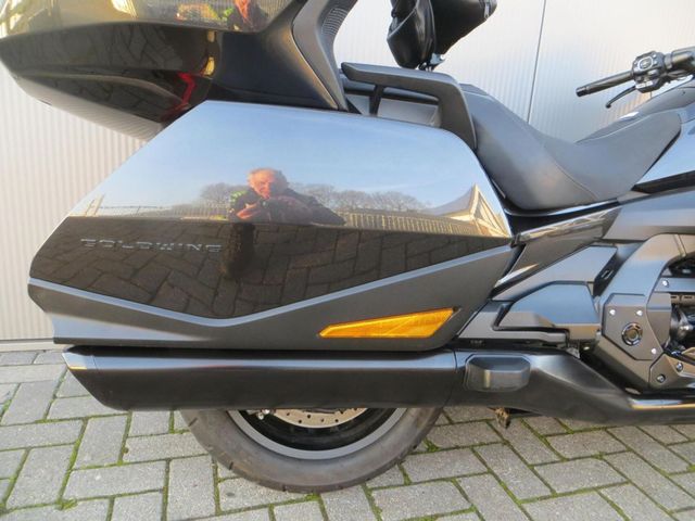 honda - gl-1800-goldwing-touring