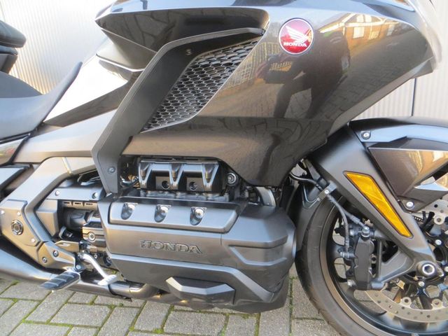 honda - gl-1800-goldwing-touring