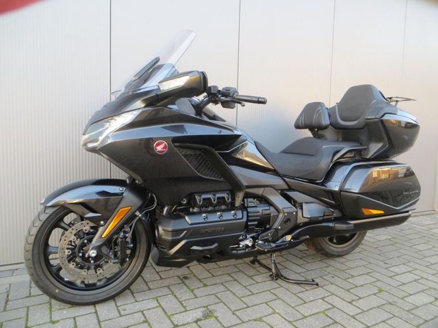 honda - gl-1800-goldwing-touring