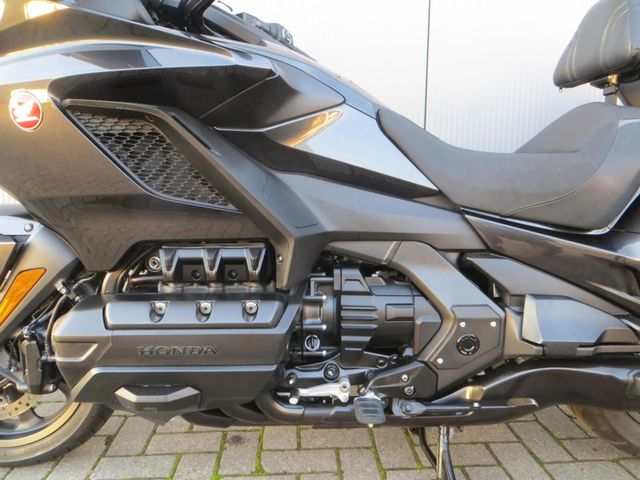 honda - gl-1800-goldwing-touring