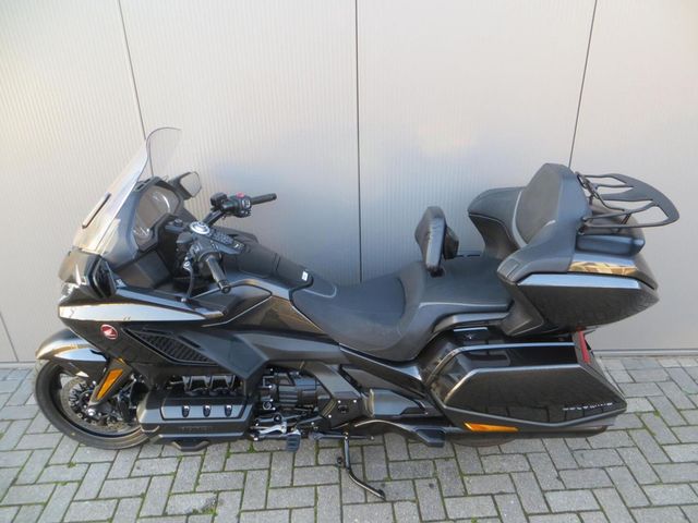 honda - gl-1800-goldwing-touring