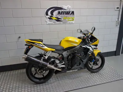 YAMAHA YZF R6 – foto 3
