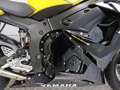 YAMAHA YZF R6 – foto 4