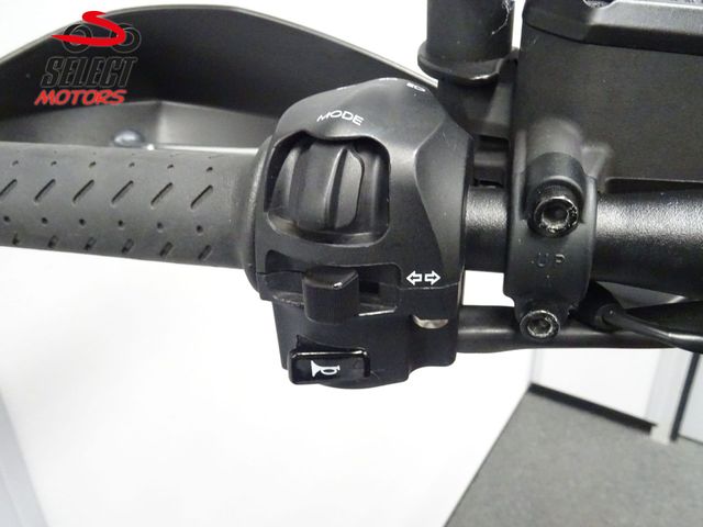 aprilia - dorsoduro-900